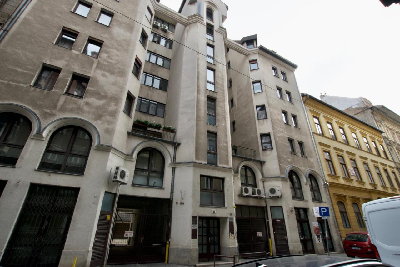 Standard Apartment By Hi5 - Dessewffy 37 Suites Budapest Exteriör bild